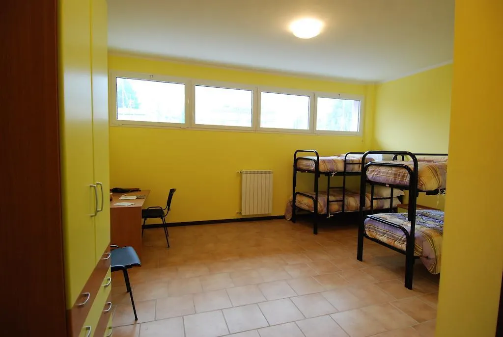 Casthello Ostello Di Vallecamonica Breno Italien